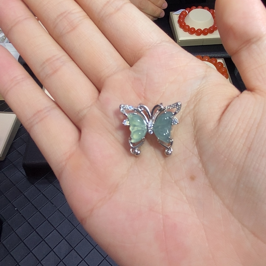 翡翠未镶嵌颈饰蝴蝶翡翠吊坠