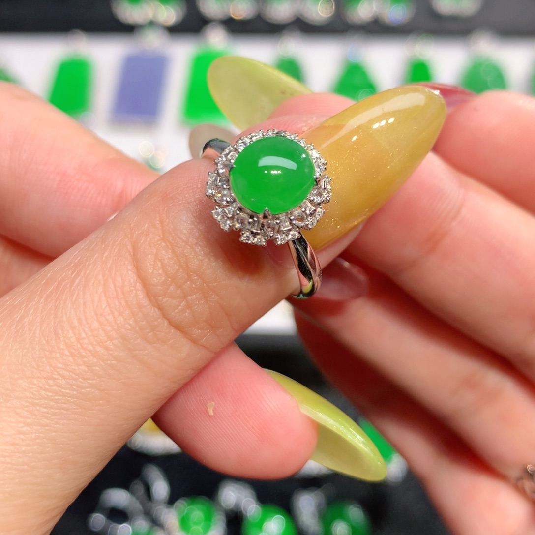 翡翠戒指18K金镶嵌戒指