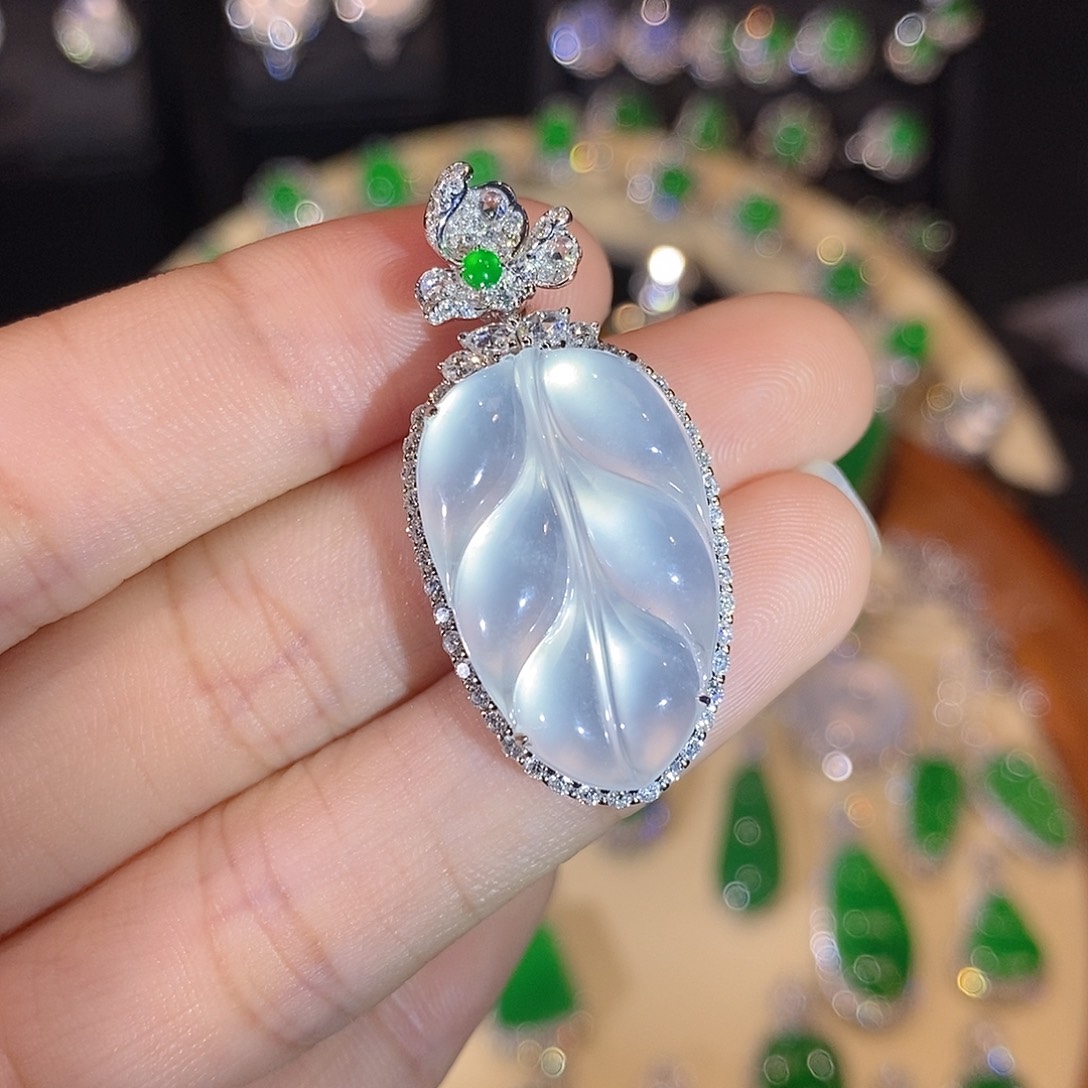 翡翠吊坠(不含链)18K金镶嵌翡翠