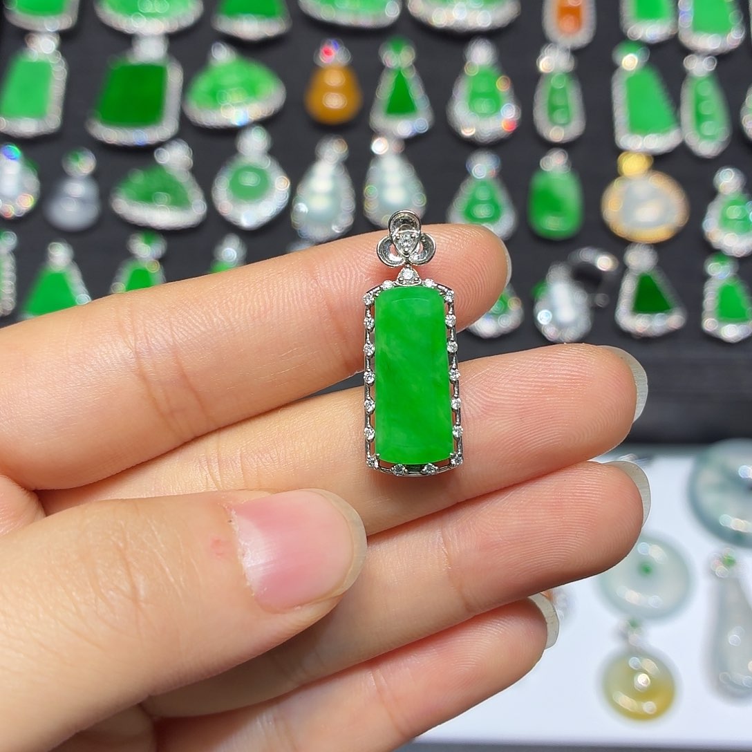 翡翠18K金镶嵌颈饰18k金镶嵌缅甸翡翠A货