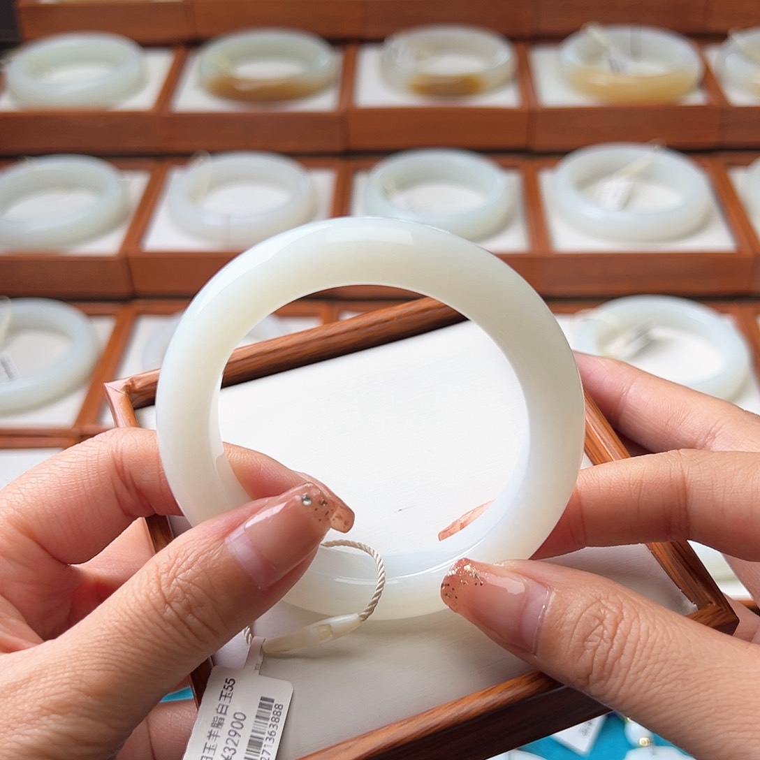 和田玉手镯未镶嵌56