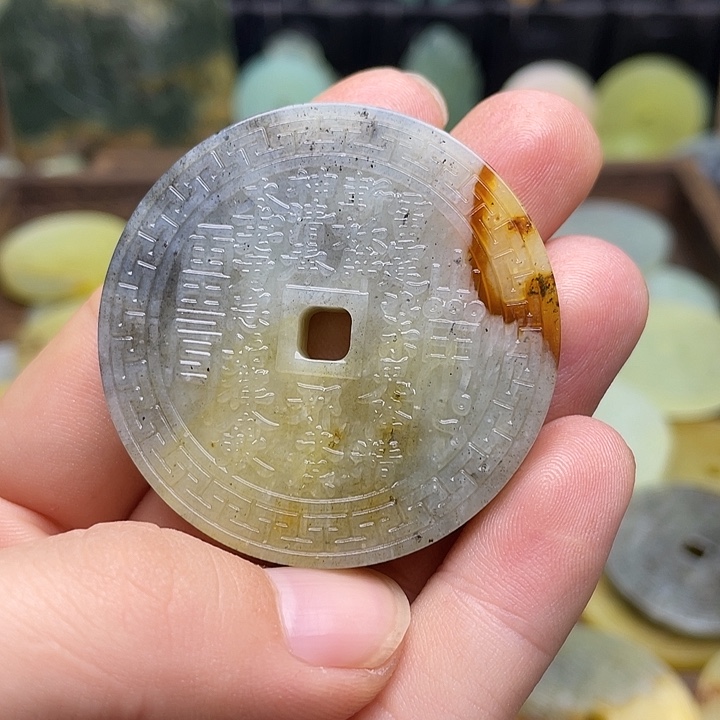 蛇纹石玉挂件未镶嵌