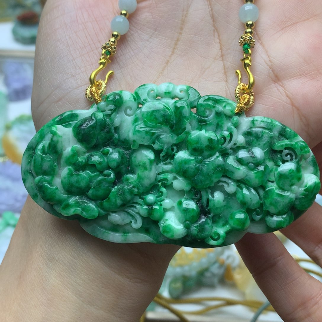 翡翠颈饰未镶嵌翡翠