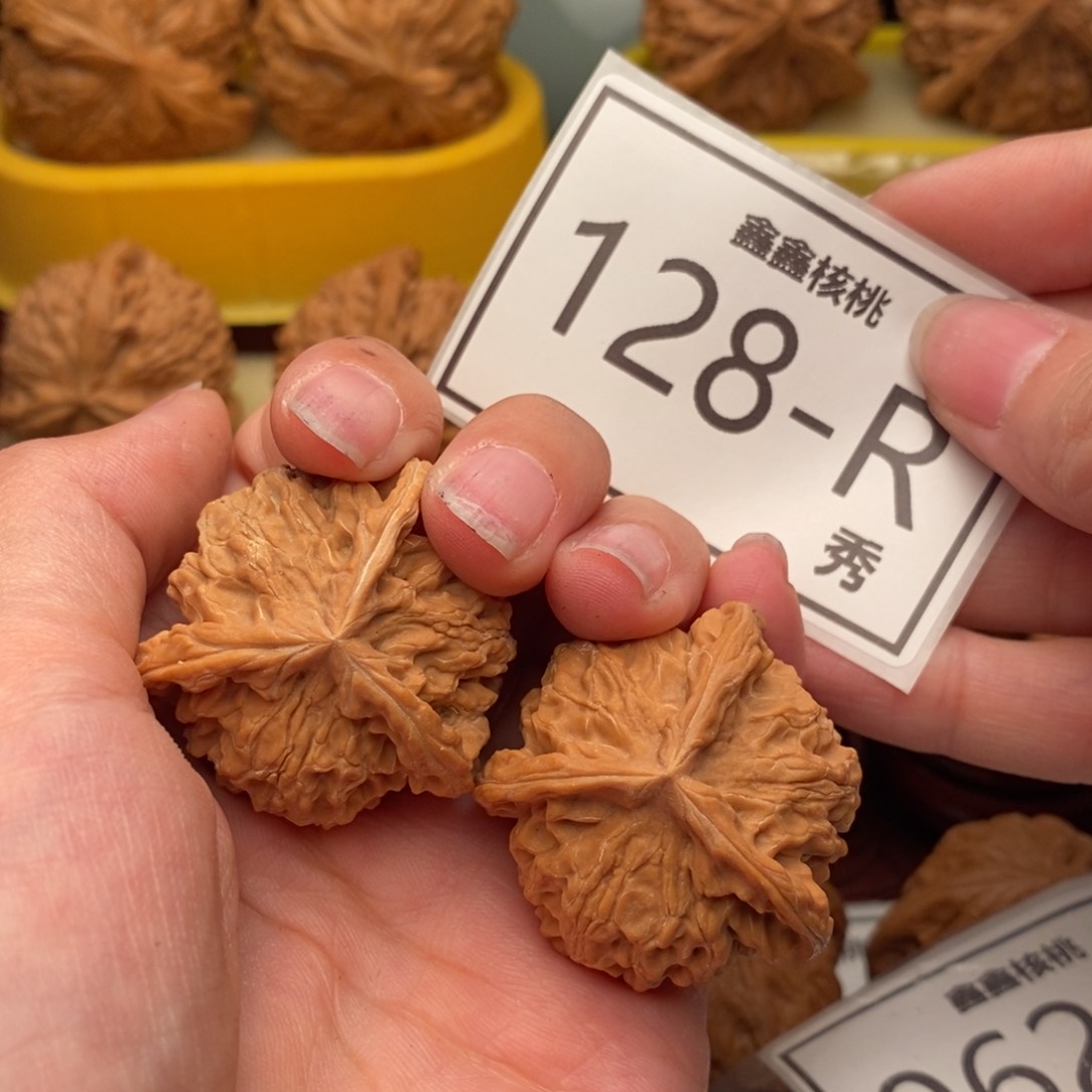 文玩核桃把件盘山奔36