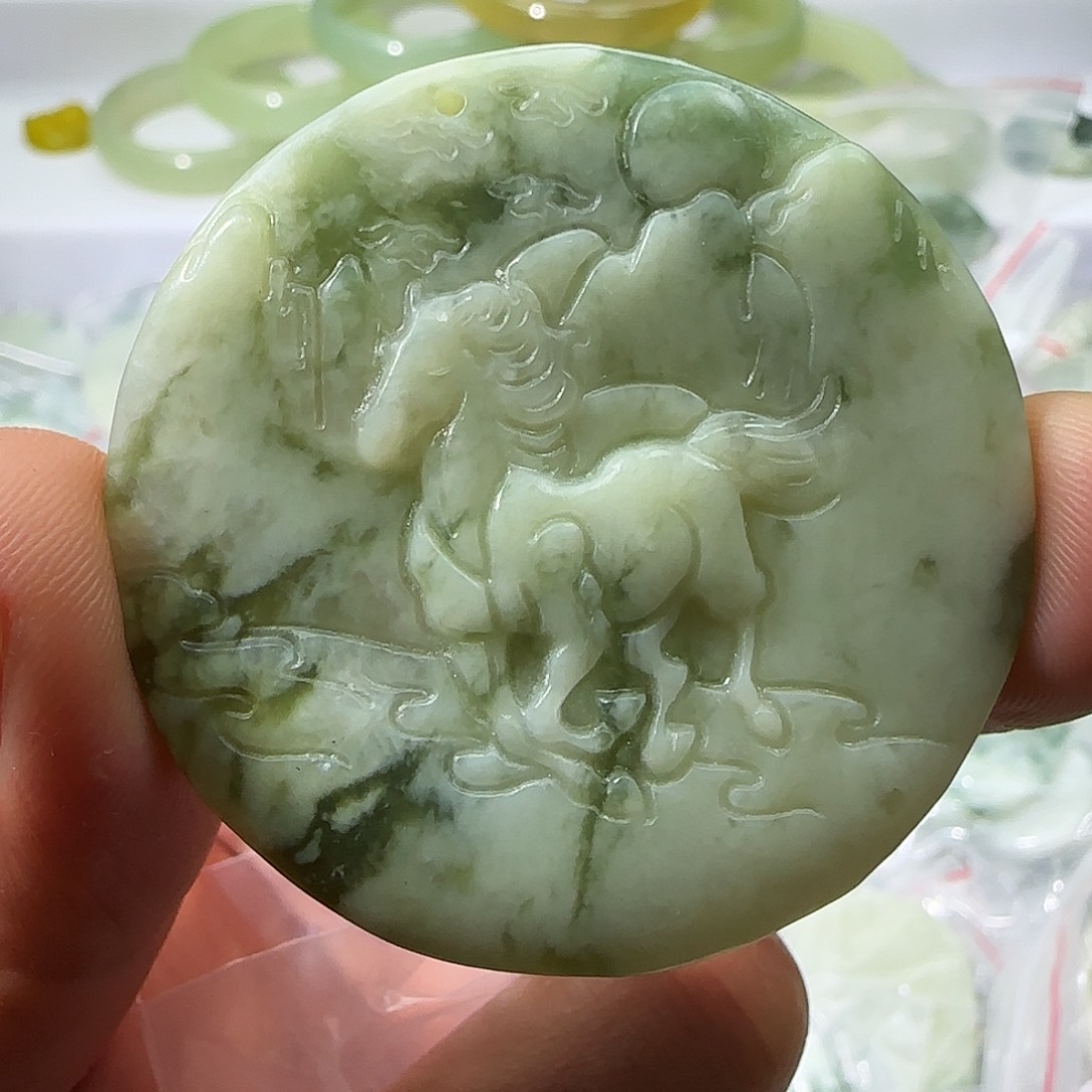 透闪石-蛇纹石玉未镶嵌颈饰
