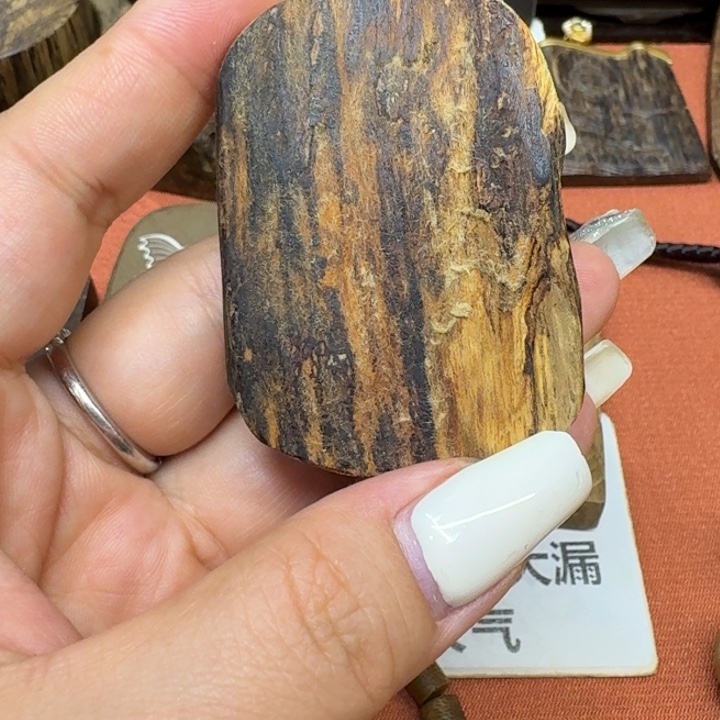 大叶紫檀（黑酸枝木类）