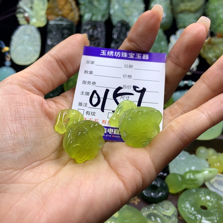 【闪购商品】蛇纹石玉颈饰未镶嵌一***V
