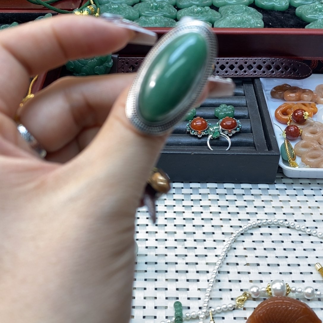 石英质玉手镯合金