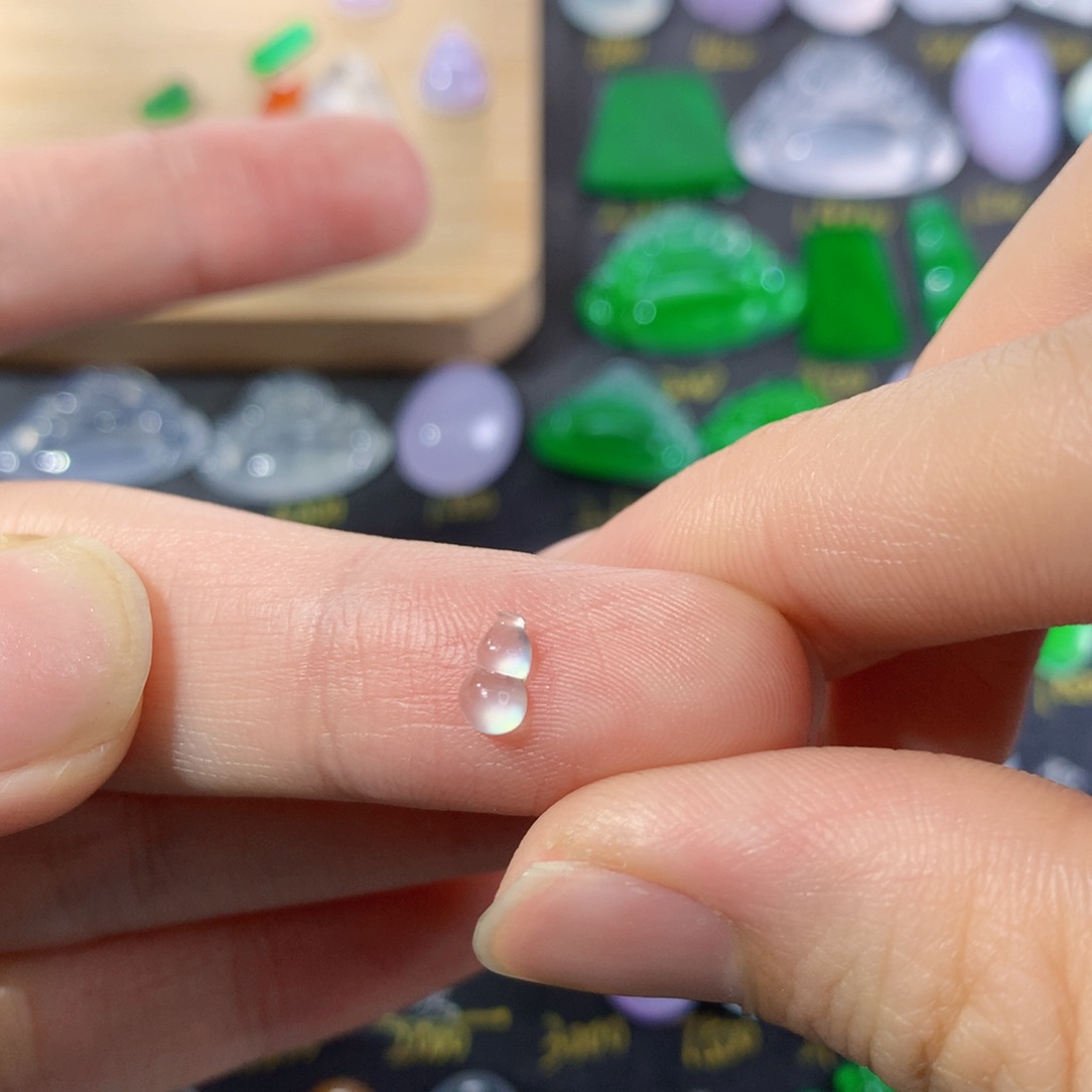 翡翠颈饰未镶嵌葫芦