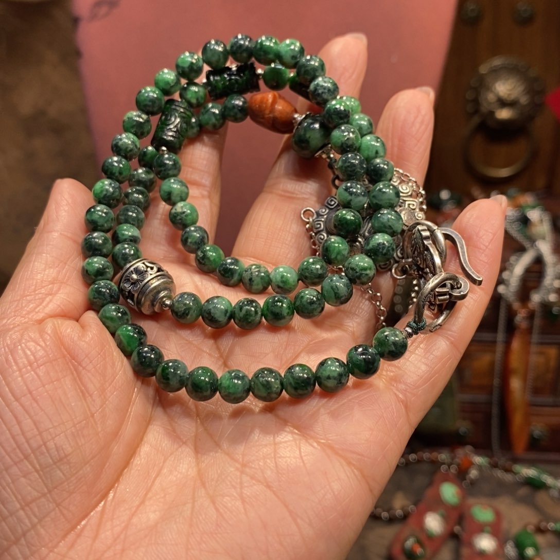 翡翠吊坠(赠链)未镶嵌