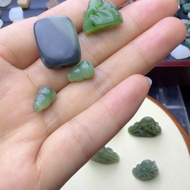 解****和田玉未镶嵌挂件