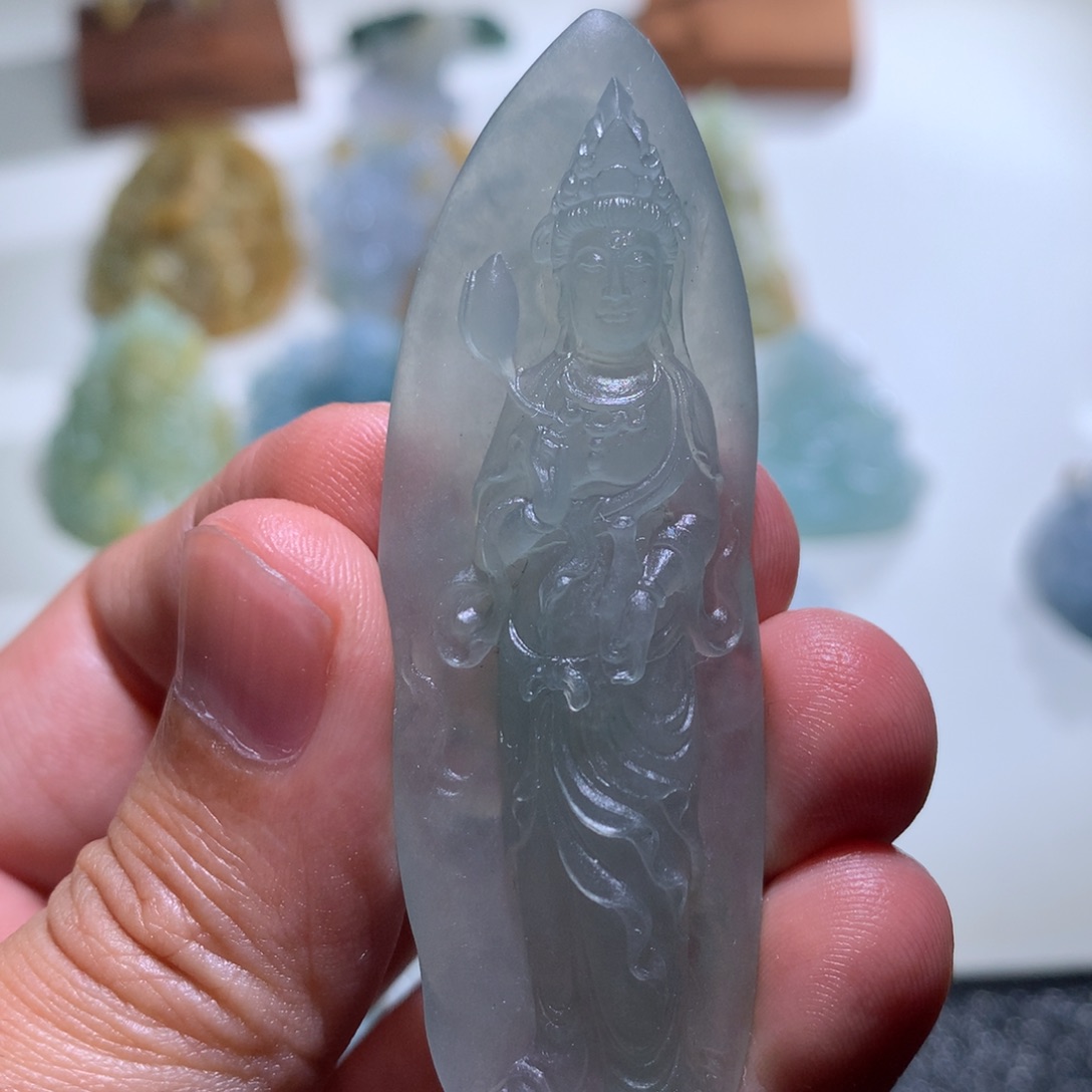 用***4翡翠未镶嵌颈饰挂件