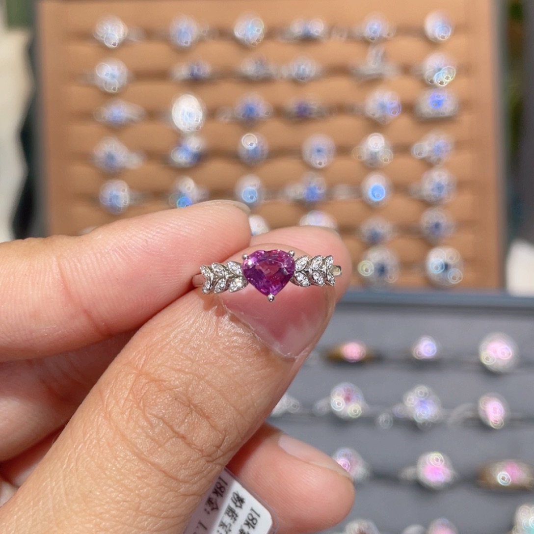 彩色蓝宝石戒指18K金镶嵌1.05ct 无烧