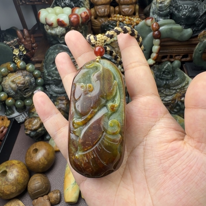 透闪石质玉未镶嵌珠宝奇石