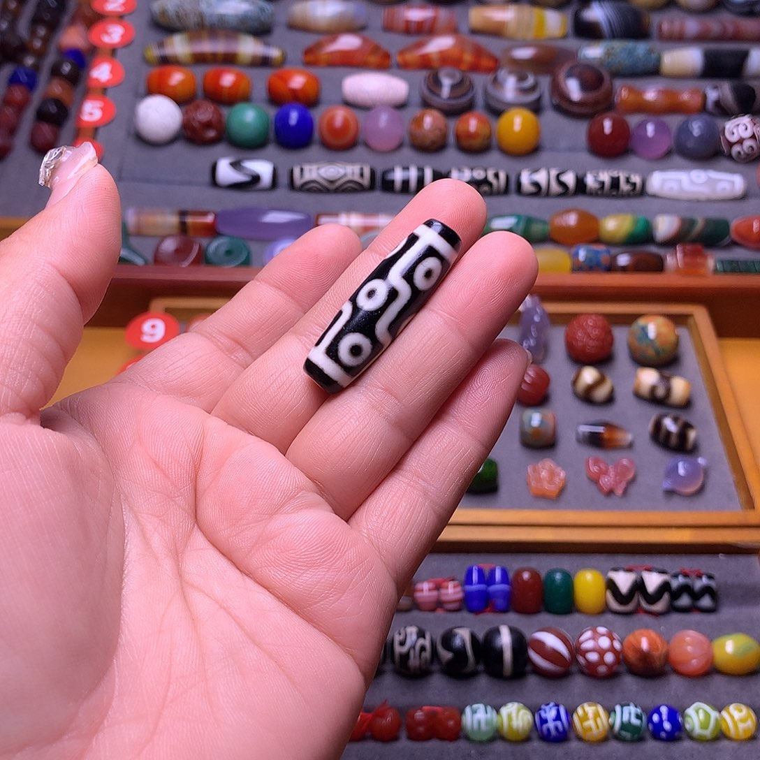 华***部玛瑙/玉髓未镶嵌颈饰