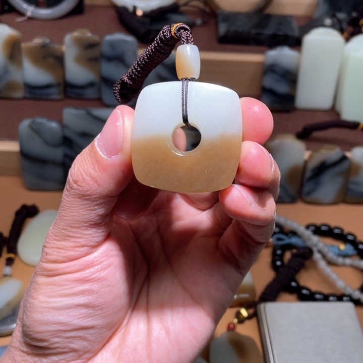 和田玉平安扣未镶嵌