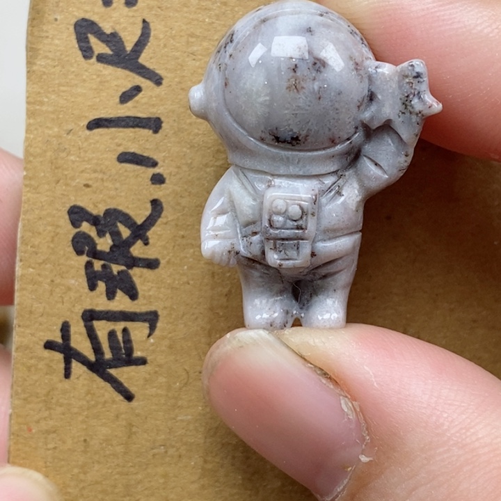 颈饰未镶嵌硅化珊瑚（珊瑚玉）