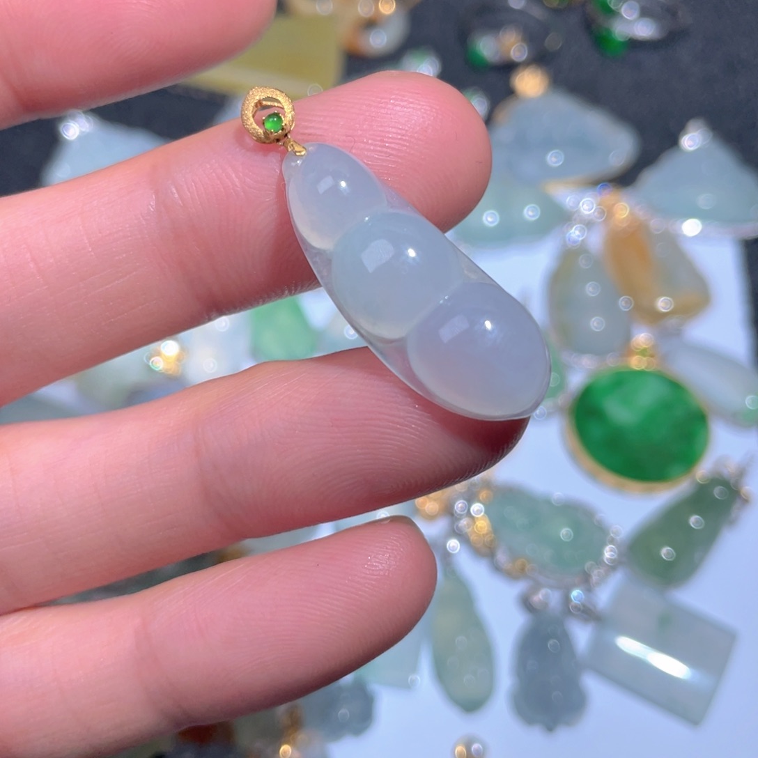 翡翠颈饰18K金镶嵌翡翠