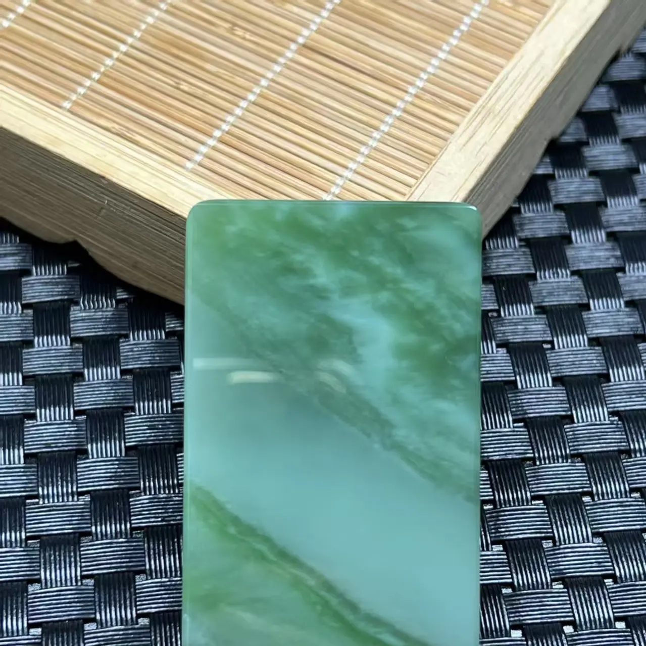 和田玉碧玉带猫眼意境平安无事牌