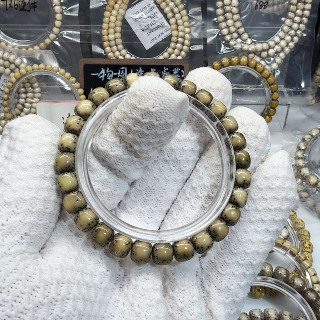 黄***安吊坠星月菩提8半臂