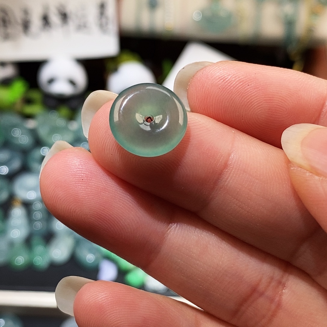 翡翠未镶嵌颈饰平安扣