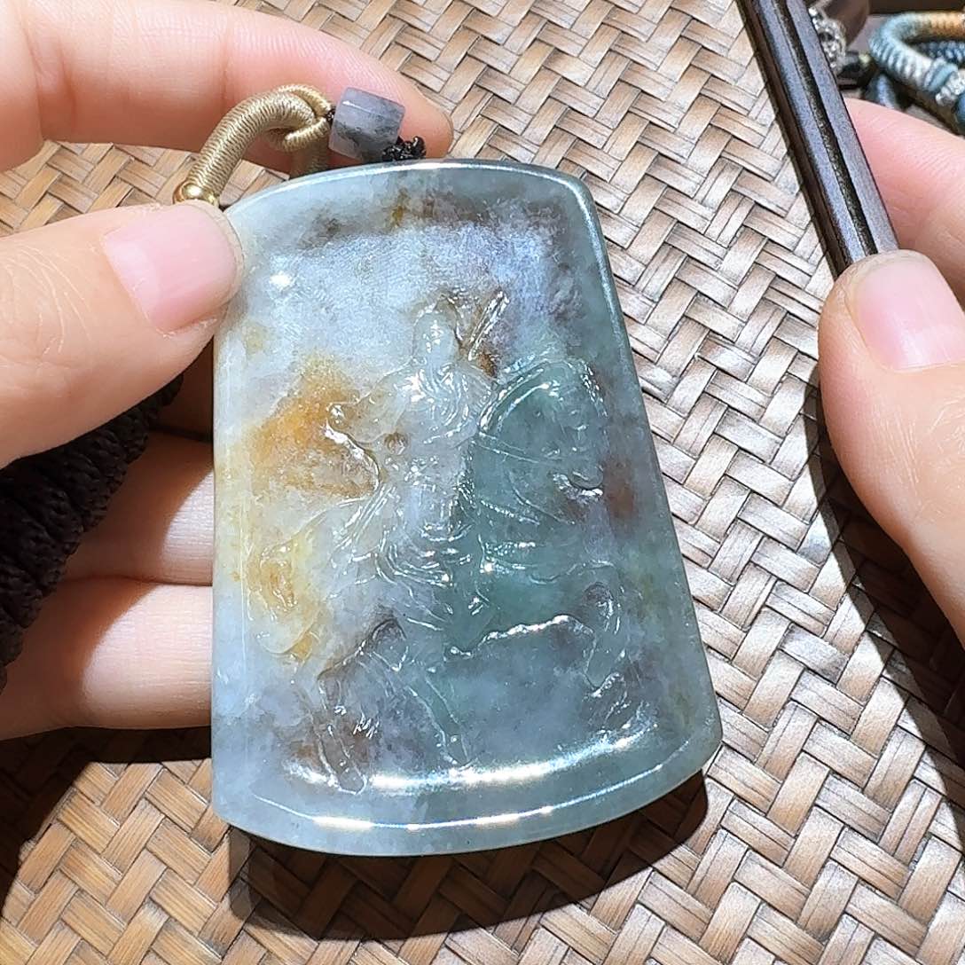 颈饰未镶嵌翡翠个性十足