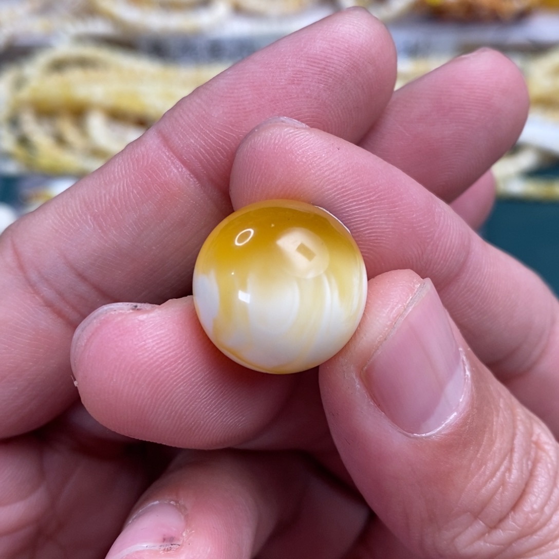 琥珀裸石未镶嵌18.6mm金漆白