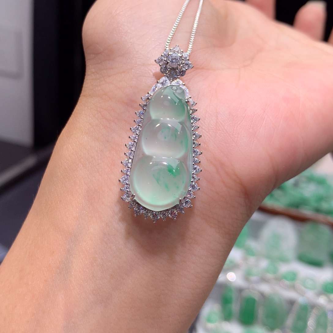 颈饰银S925镶嵌石英质玉（非洲翠）