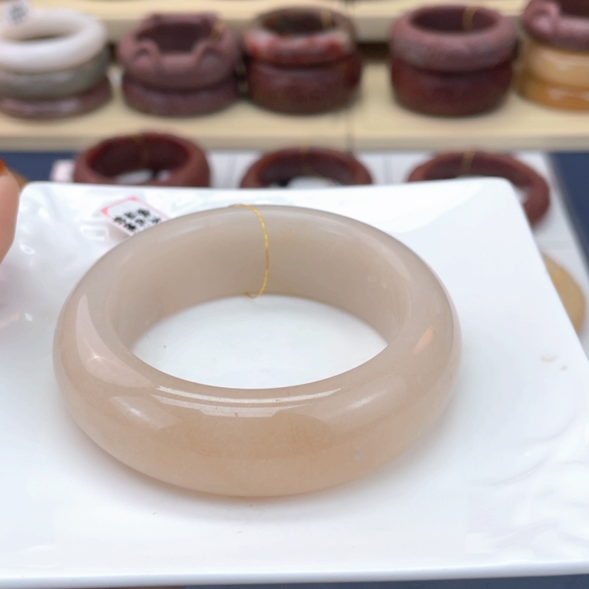 【闪购商品】石英质玉手镯未镶嵌