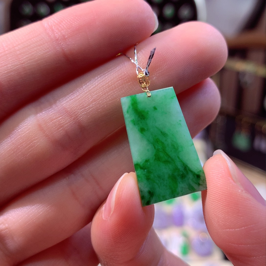 翡翠颈饰18K金镶嵌翡翠