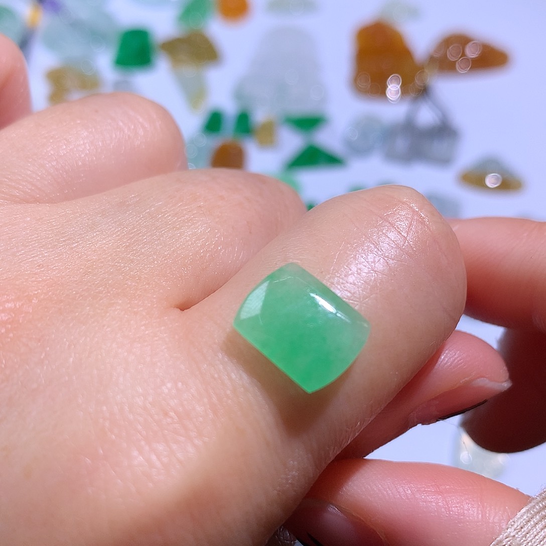 翡翠颈饰未镶嵌马鞍