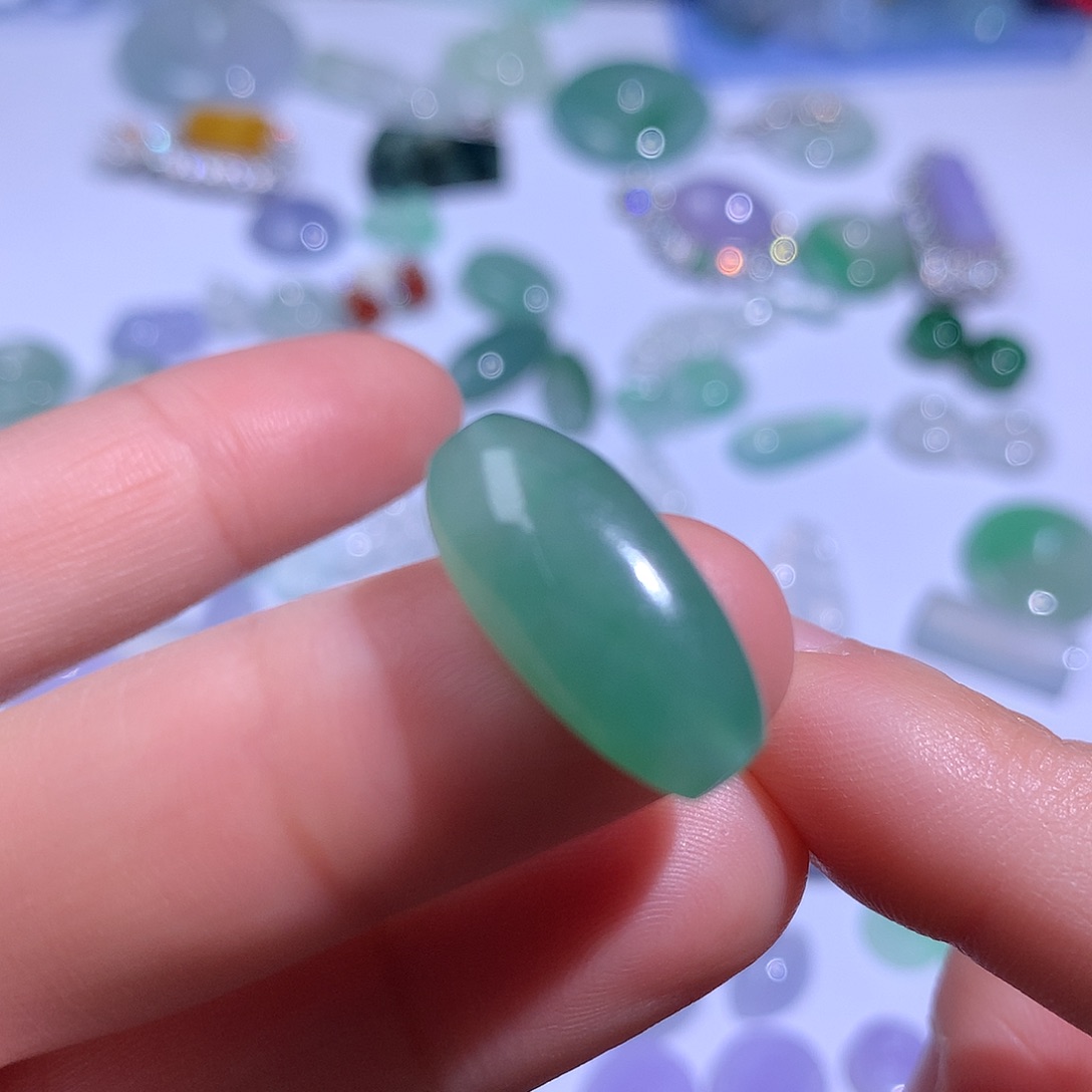 翡翠颈饰未镶嵌枣珠