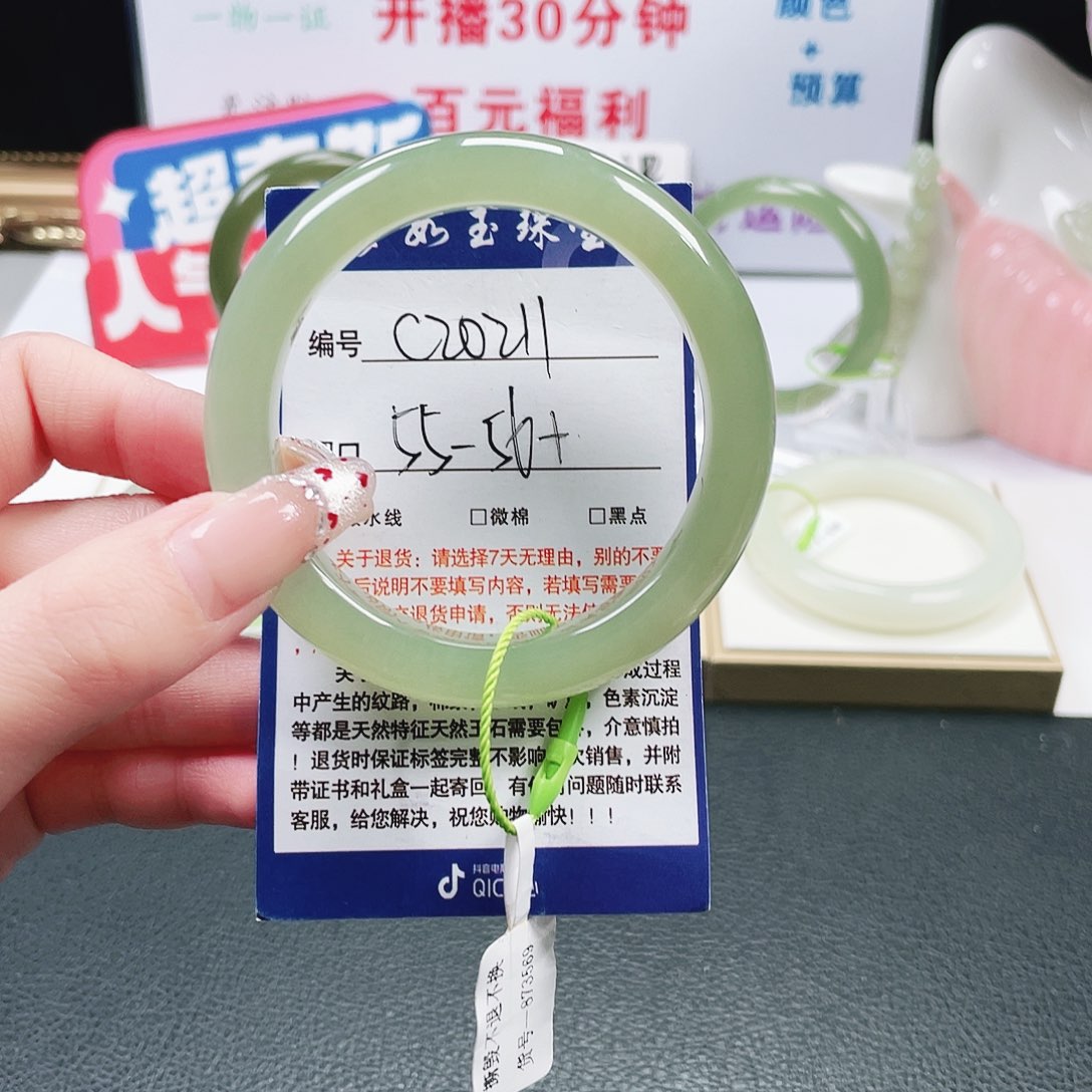 和田玉未镶嵌手镯