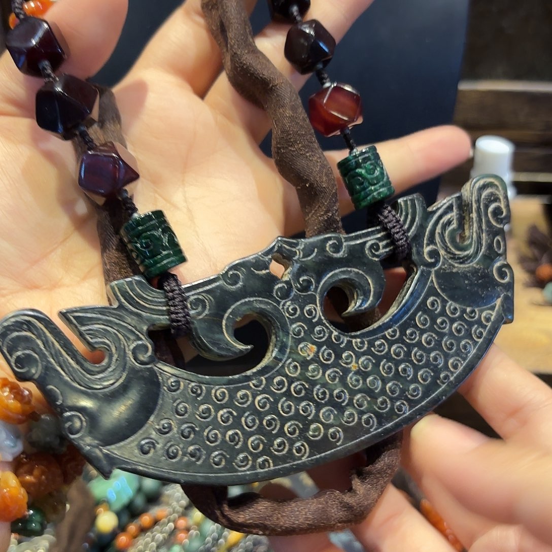 翡翠未镶嵌颈饰我