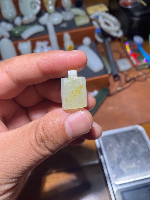 新疆料：白玉平安锁.撒金皮特别亮气