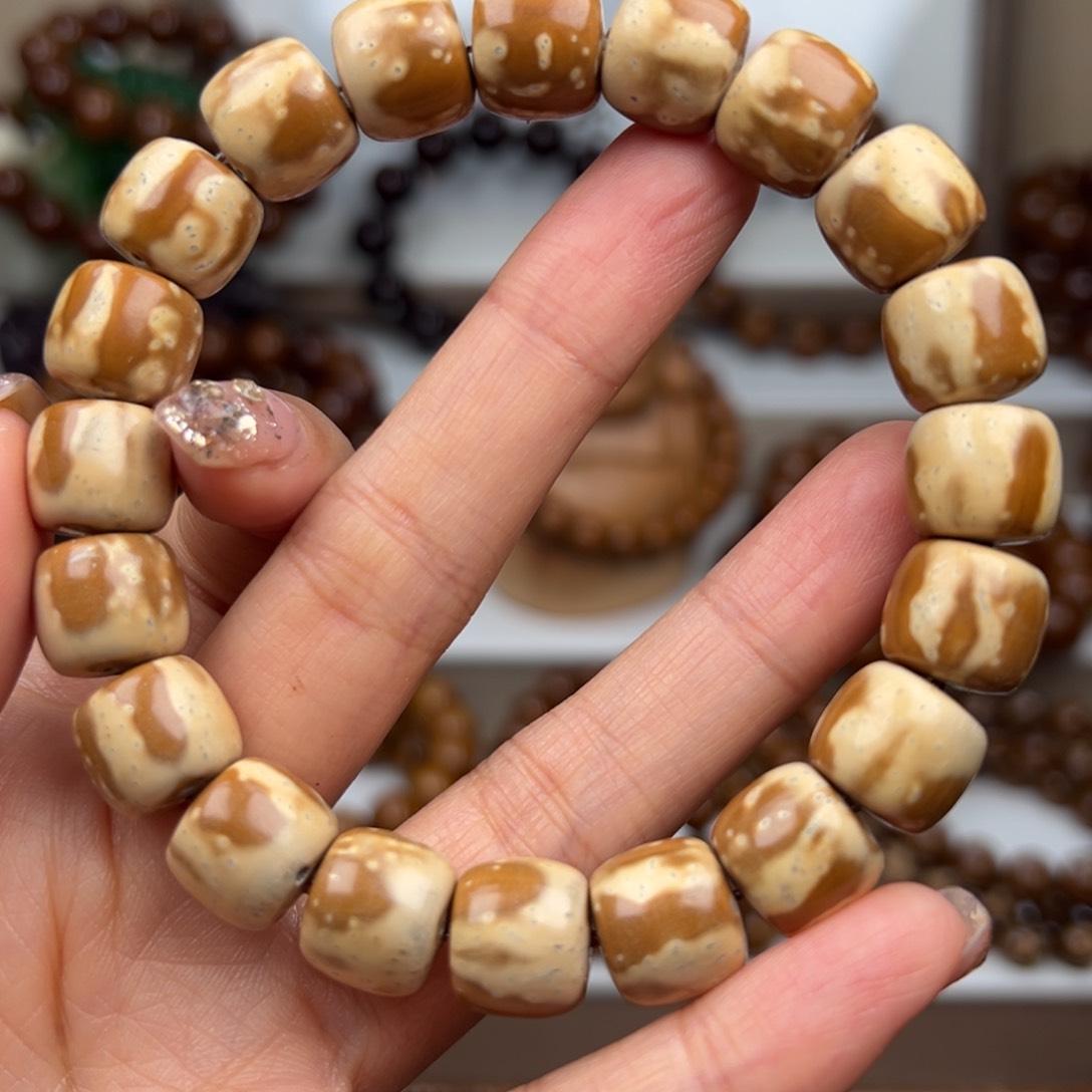 紫金鼠手串?**?卡12+半实心花皮老型