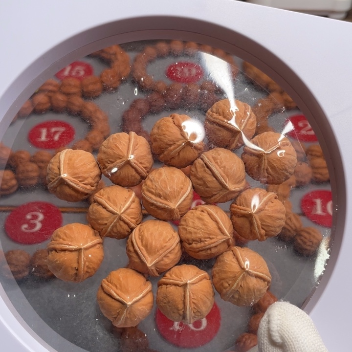 L***ᵤ文玩核桃手串三棱