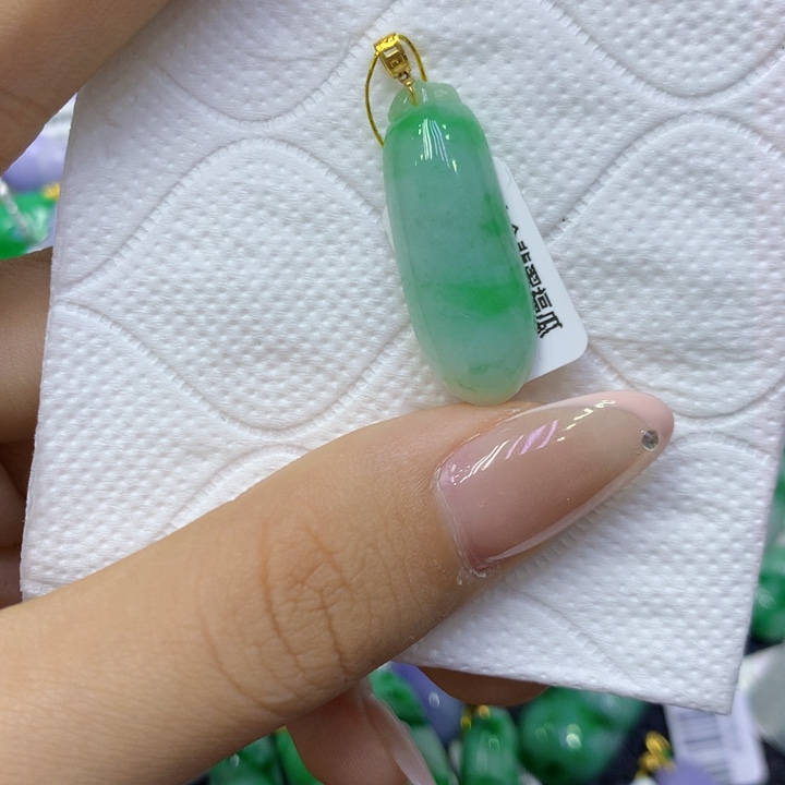 颈饰18K金镶嵌翡翠