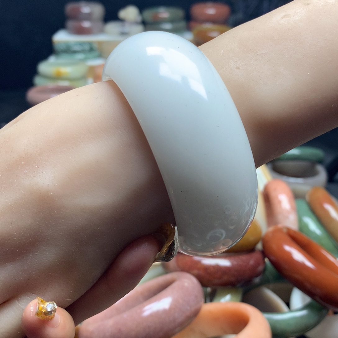 石英质玉手镯未镶嵌秀