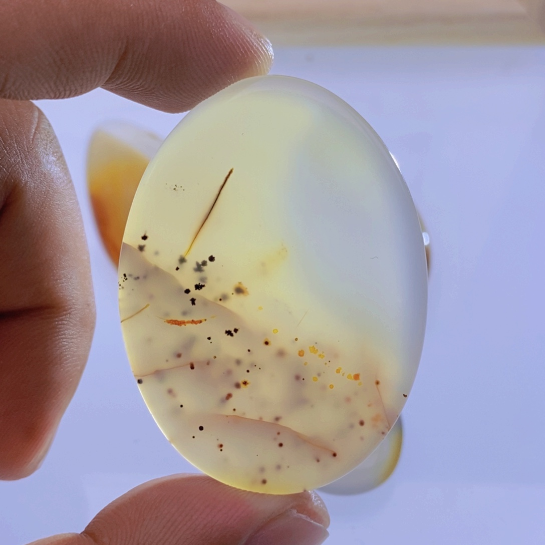 玛瑙/玉髓颈饰未镶嵌丫**?