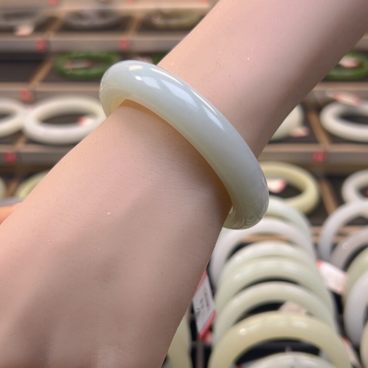 和田玉手镯未镶嵌3