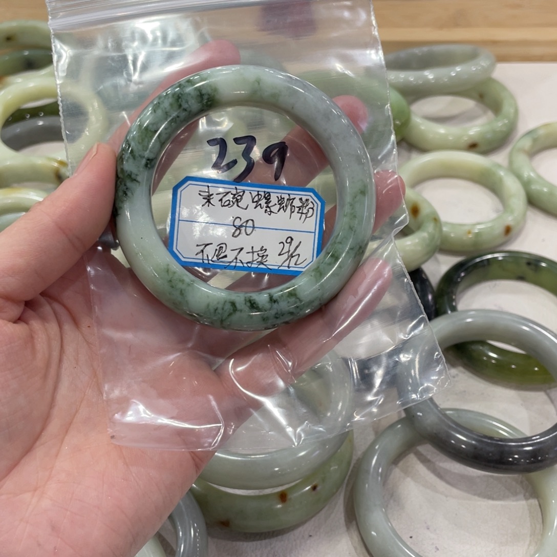 来***粉蛇纹石玉未镶嵌手镯