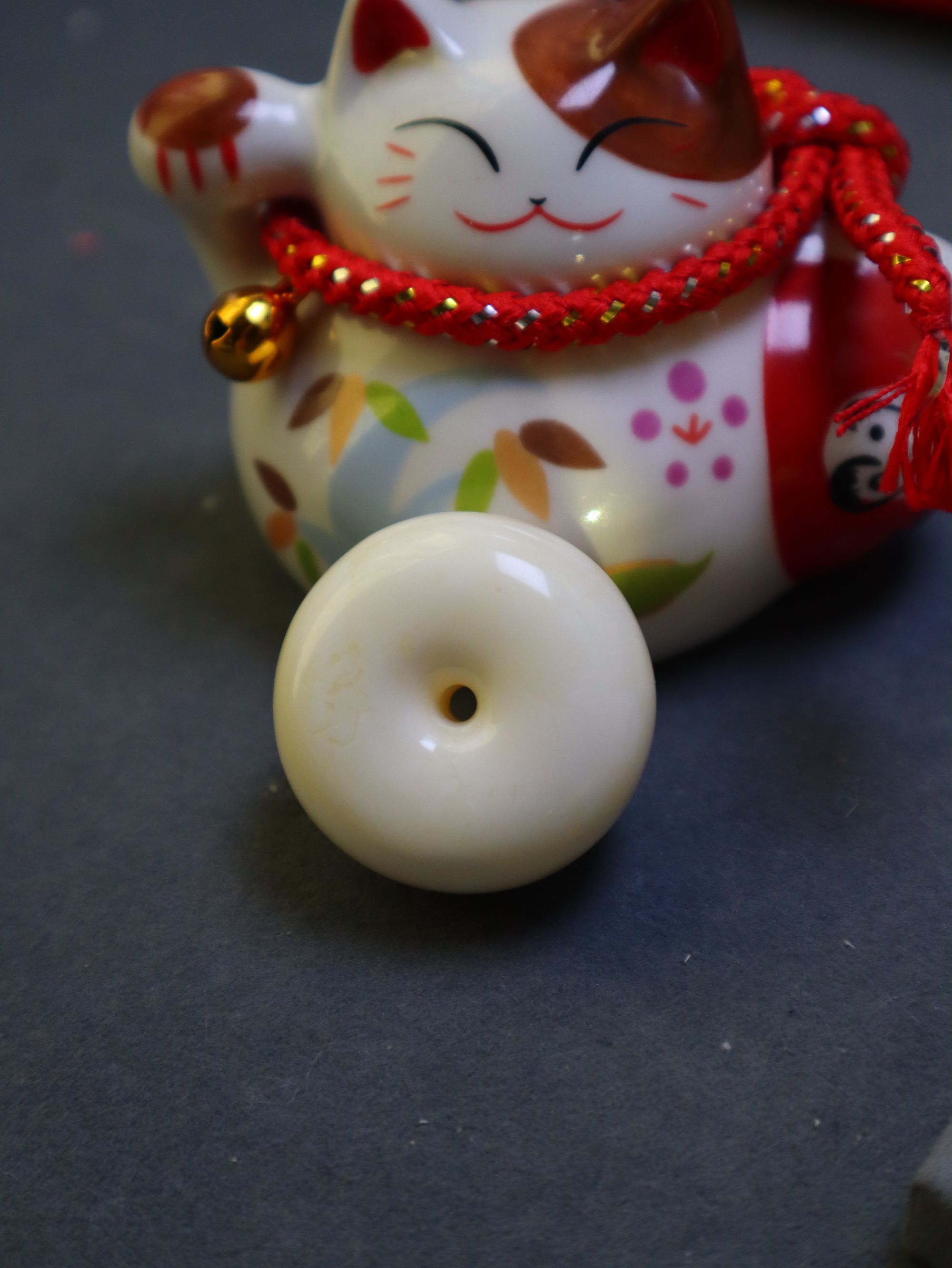 天然蜜蜡焦皮浓蜡瓷白平安扣