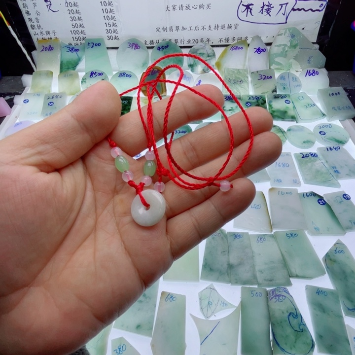 吾****翡翠未镶嵌颈饰天然缅甸
