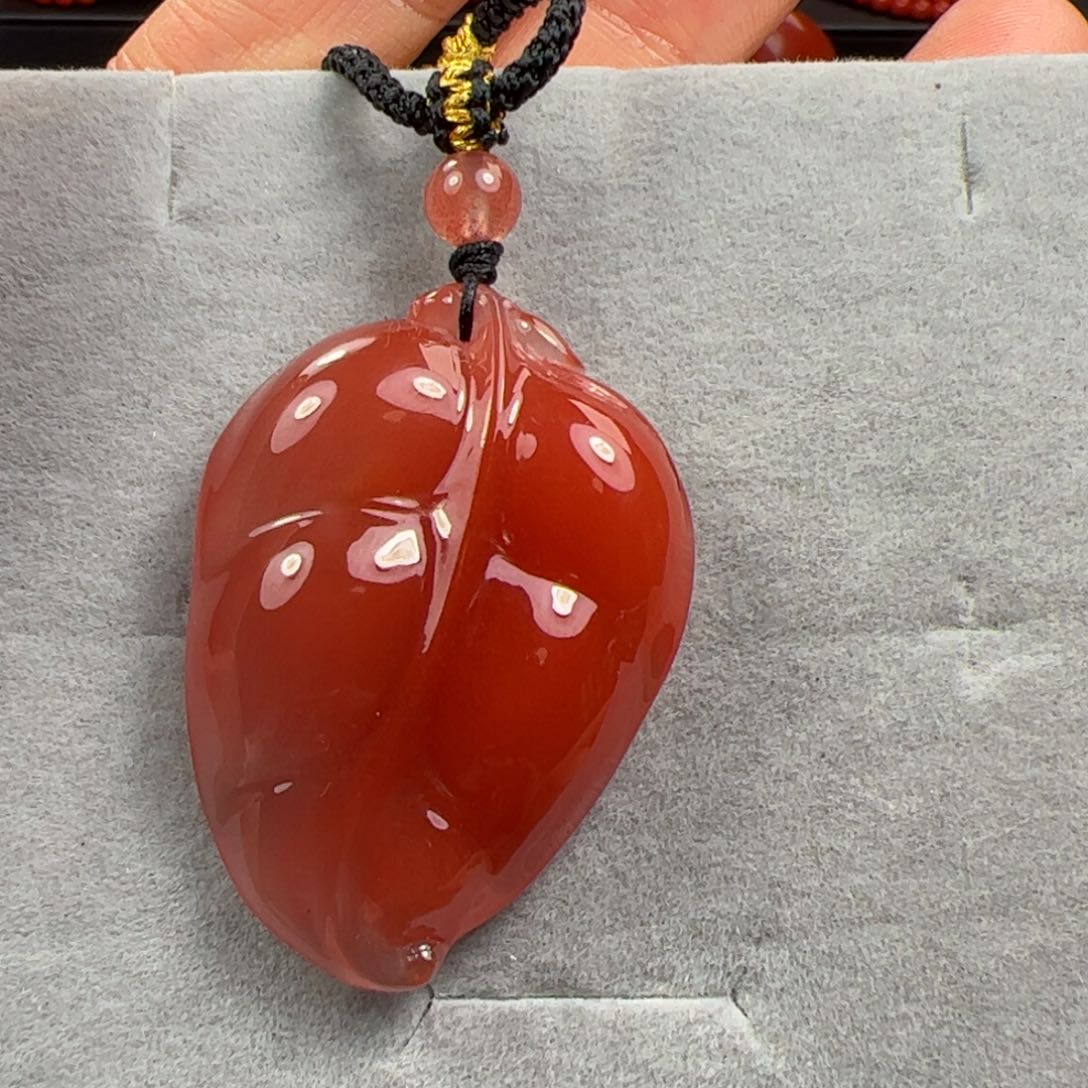 南红玛瑙吊坠未镶嵌