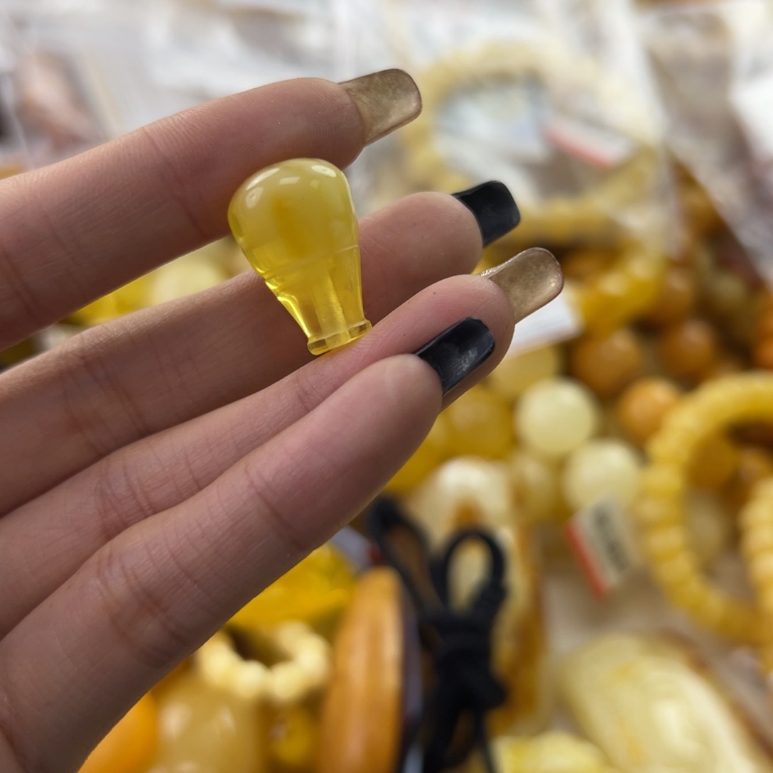 琥珀珠宝奇石未镶嵌