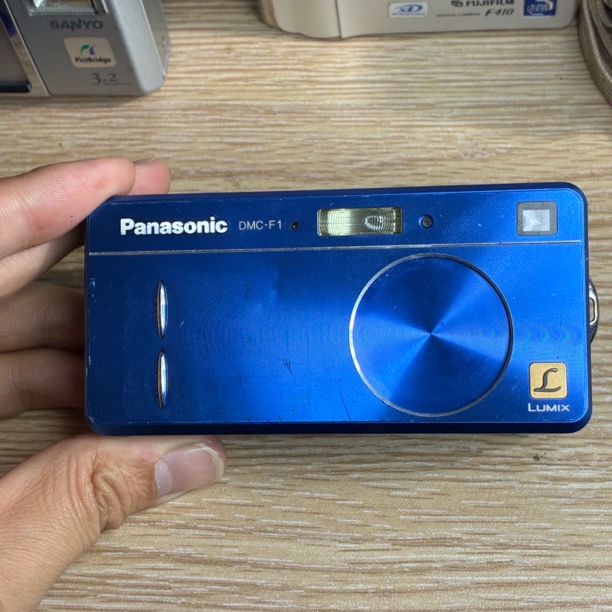 8新 Panasonic/松下 F1 九成新320万像素3倍光变带专用充复古氛围