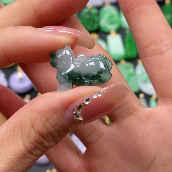 翡翠颈饰未镶嵌吊坠