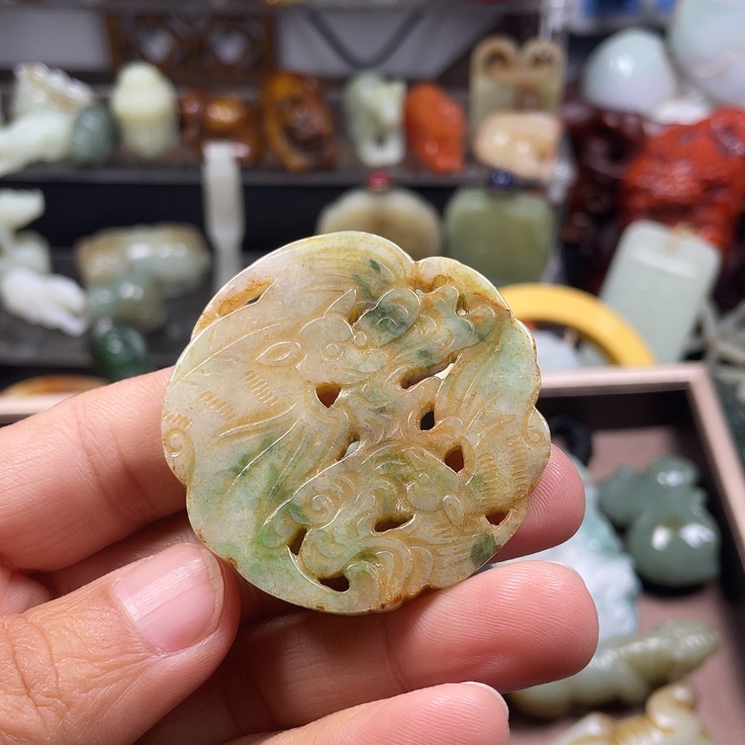 兴***姐和田玉（糖玉）未镶嵌颈饰