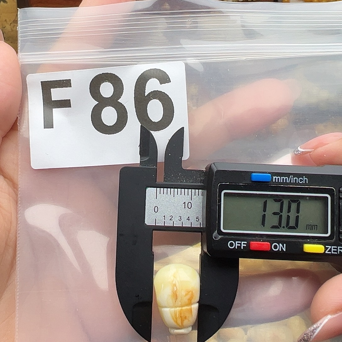 未镶嵌琥珀裸石三通13